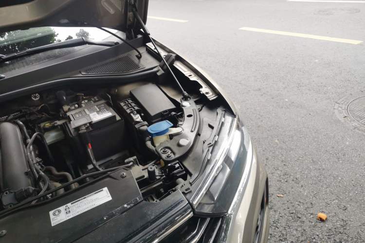 Used Volkswagen T-ROC 2020 280TSI DSG Two-Wheel Drive Comfort Version Engine Bay Left