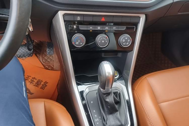 Used Volkswagen T-ROC 2020 230TSI DSG Two-Wheel Drive Advanced Version Gear Lever