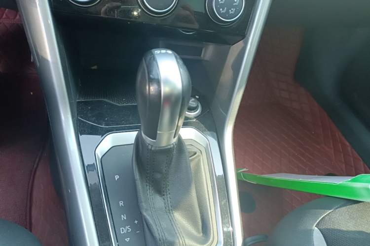 Used Volkswagen T-ROC 2020 230TSI DSG Two-Wheel Drive Advanced Version Gear Lever