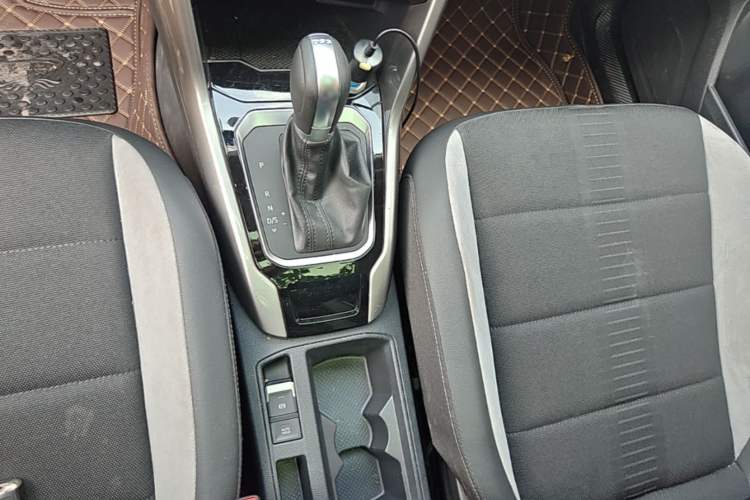 Used Volkswagen T-ROC 2020 230TSI DSG Two-Wheel Drive Advanced Version Gear Lever