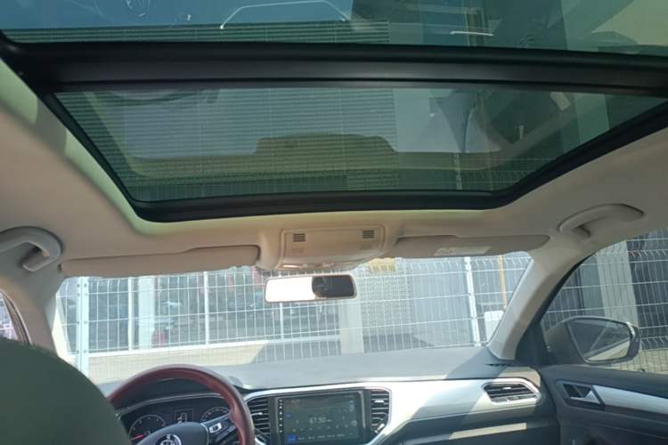Used Volkswagen T-ROC 2020 230TSI DSG Two-Wheel Drive Advanced Version Headliner