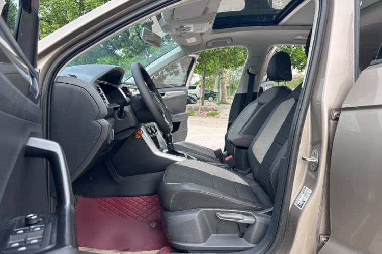 Used Volkswagen T-ROC 2020 230TSI DSG Two-Wheel Drive Advanced Version Interior 2
