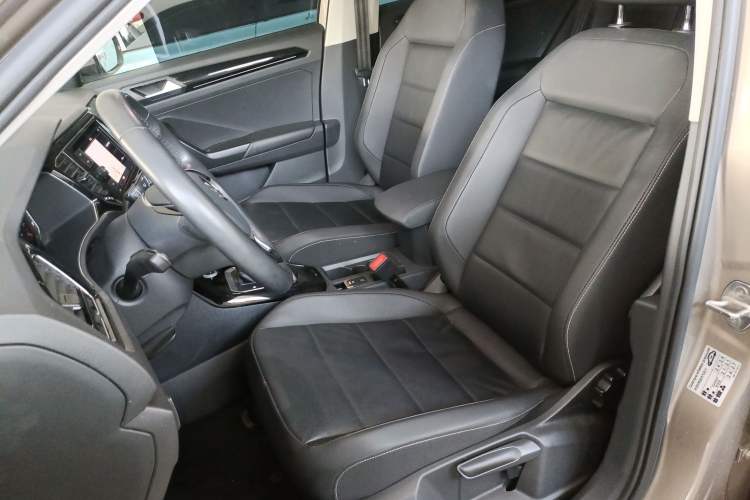 Used Volkswagen T-ROC 2020 280TSI DSG Two-Wheel Drive Comfort Version Left Front Seat