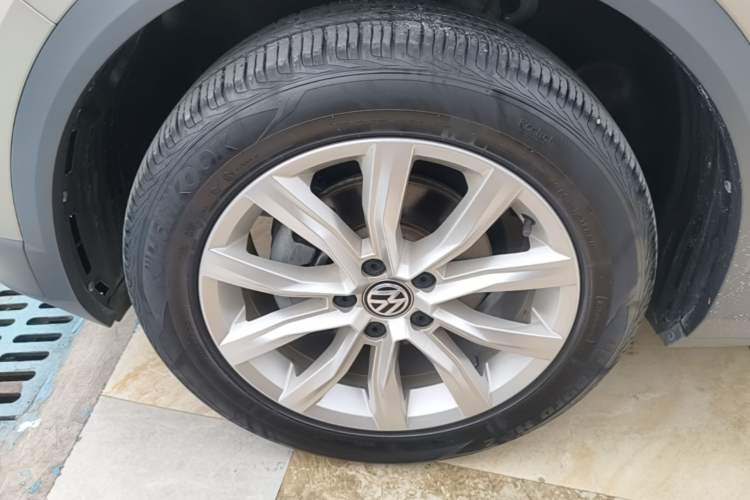Used Volkswagen T-ROC 2020 230TSI DSG Two-Wheel Drive Advanced Version Left Front Wheel Hub