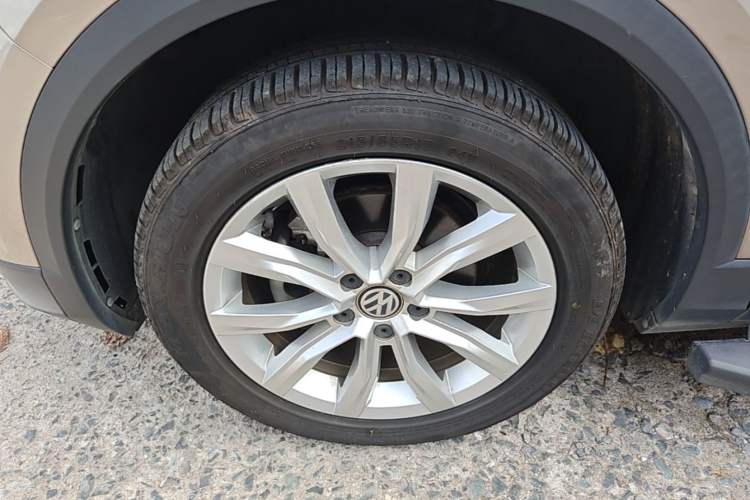 Used Volkswagen T-ROC 2020 230TSI DSG Two-Wheel Drive Advanced Version Left Front Wheel Hub
