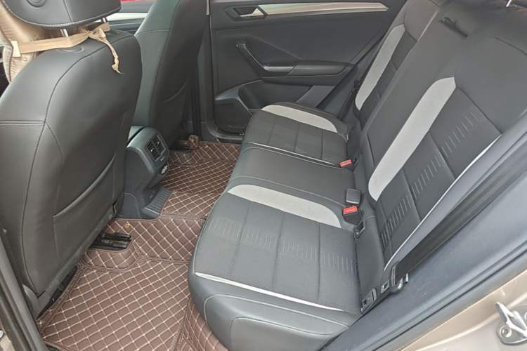 Used Volkswagen T-ROC 2020 230TSI DSG Two-Wheel Drive Advanced Version Left Rear Seat