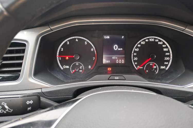 Used Volkswagen T-ROC 2020 230TSI DSG Two-Wheel Drive Advanced Version Odometer Close Up