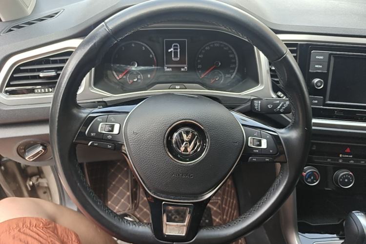 Used Volkswagen T-ROC 2020 230TSI DSG Two-Wheel Drive Advanced Version Steering Wheel