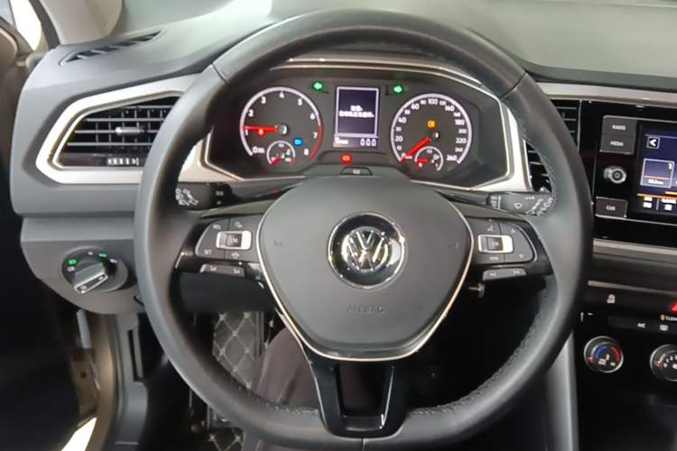 Used Volkswagen T-ROC 2020 230TSI DSG Two-Wheel Drive Advanced Version Steering Wheel