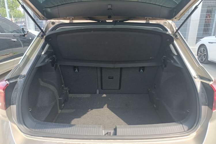 Used Volkswagen T-ROC 2020 230TSI DSG Two-Wheel Drive Advanced Version Trunk