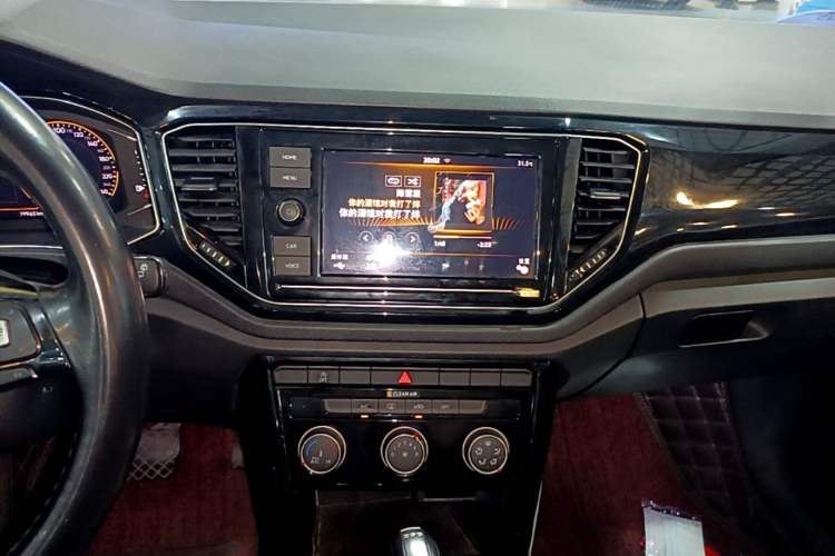 Used Volkswagen T-ROC 2020 280TSI DSG Two-Wheel Drive Comfort Version Audio And AC Panel