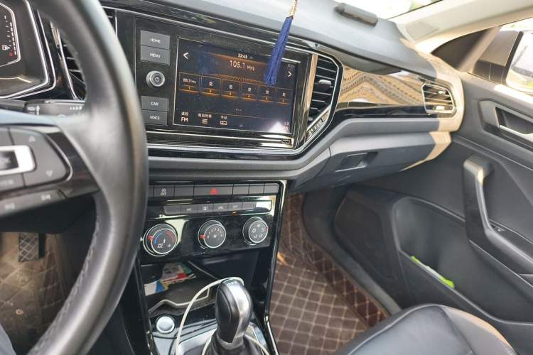Used Volkswagen T-ROC 2020 280TSI DSG Two-Wheel Drive Comfort Version Audio And AC Panel