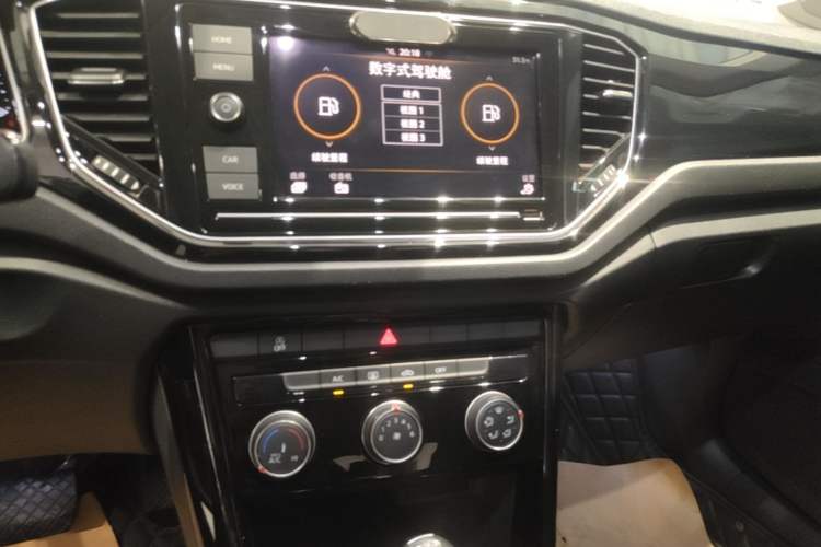 Used Volkswagen T-ROC 2020 280TSI DSG Two-Wheel Drive Comfort Version Audio And AC Panel