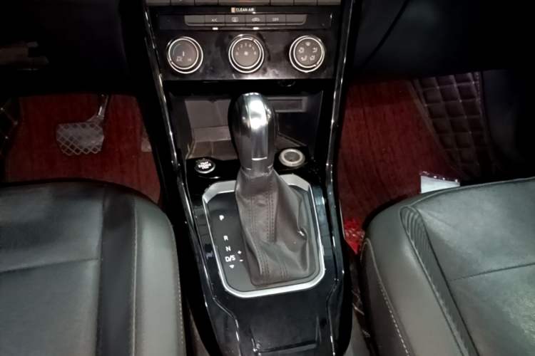 Used Volkswagen T-ROC 2020 280TSI DSG Two-Wheel Drive Comfort Version Gear Lever