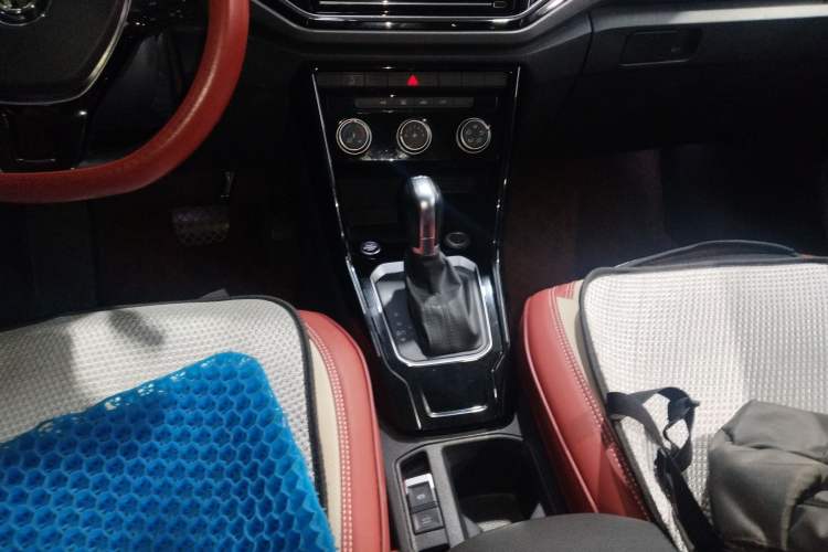 Used Volkswagen T-ROC 2020 280TSI DSG Two-Wheel Drive Comfort Version Gear Lever