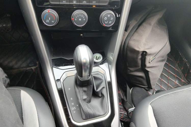 Used Volkswagen T-ROC 2020 230TSI DSG Two-Wheel Drive Advanced Version Gear Lever