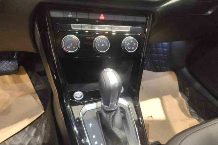 Used Volkswagen T-ROC 2020 280TSI DSG Two-Wheel Drive Comfort Version Gear Lever