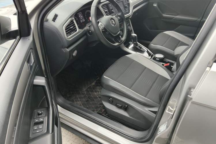 Used Volkswagen T-ROC 2020 230TSI DSG Two-Wheel Drive Advanced Version Interior 3