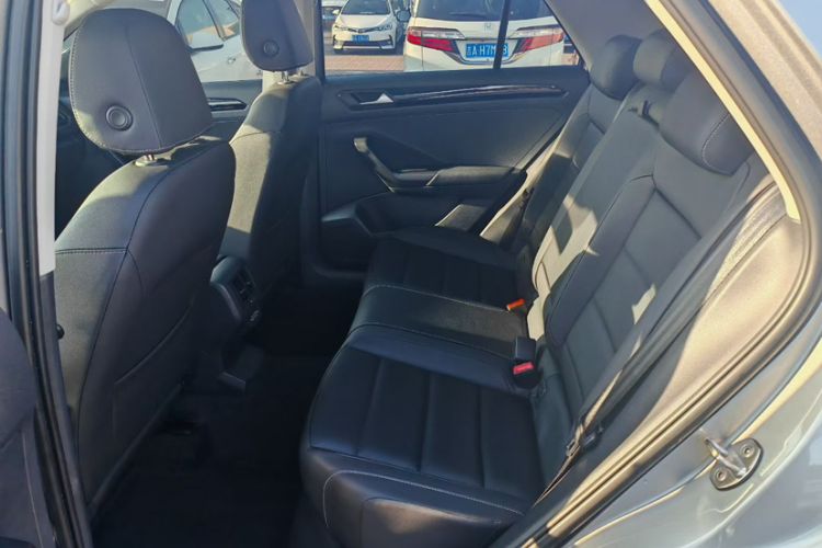 Used Volkswagen T-ROC 2020 280TSI DSG Two-Wheel Drive Comfort Version Interior 3