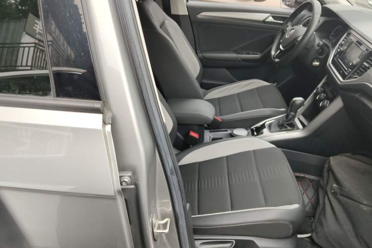 Used Volkswagen T-ROC 2020 230TSI DSG Two-Wheel Drive Advanced Version Right Front Seat