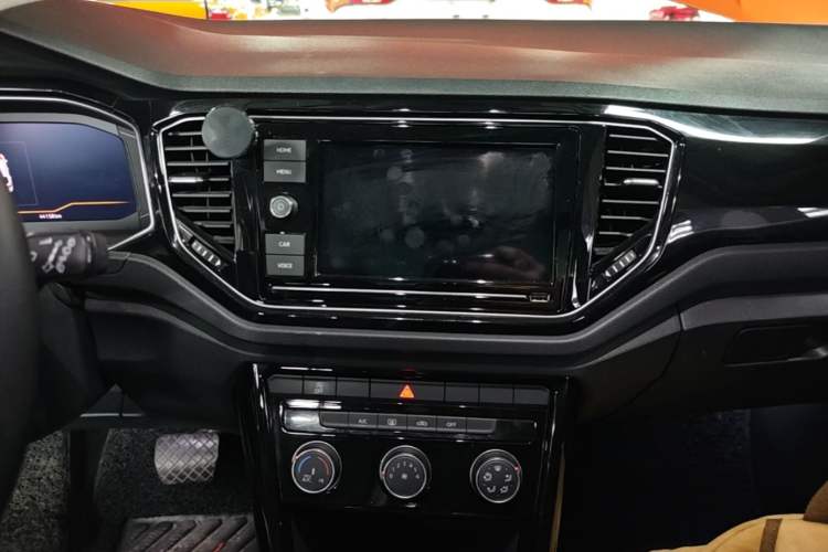 Used Volkswagen T-ROC 2020 280TSI DSG Two-Wheel Drive Comfort Version Audio And AC Panel