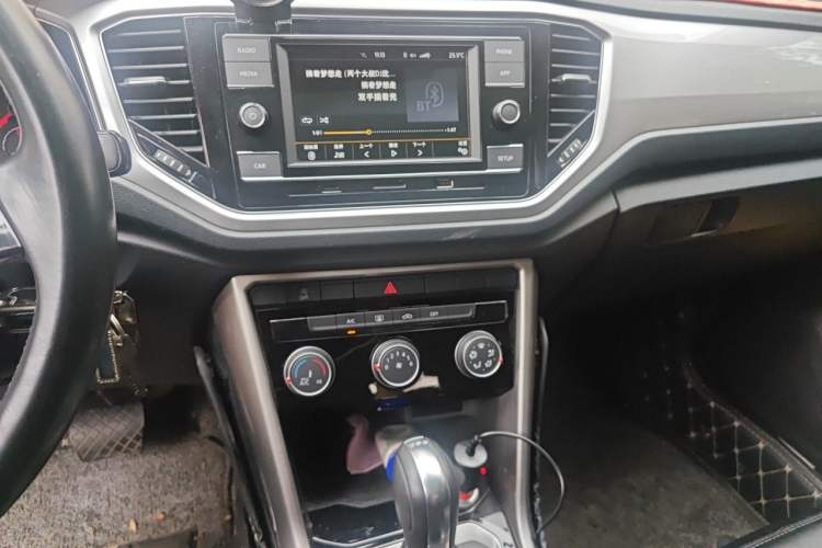 Used Volkswagen T-ROC 2020 230TSI DSG Two-Wheel Drive Advanced Version Audio And AC Panel