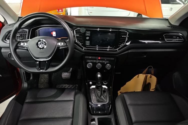 Used Volkswagen T-ROC 2020 280TSI DSG Two-Wheel Drive Comfort Version Center Console