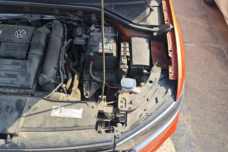 Used Volkswagen T-ROC 2020 280TSI DSG Two-Wheel-Drive Luxury Version Engine Bay Left
