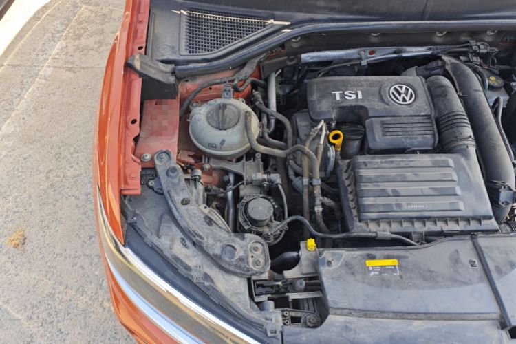 Used Volkswagen T-ROC 2020 280TSI DSG Two-Wheel-Drive Luxury Version Engine Bay Right