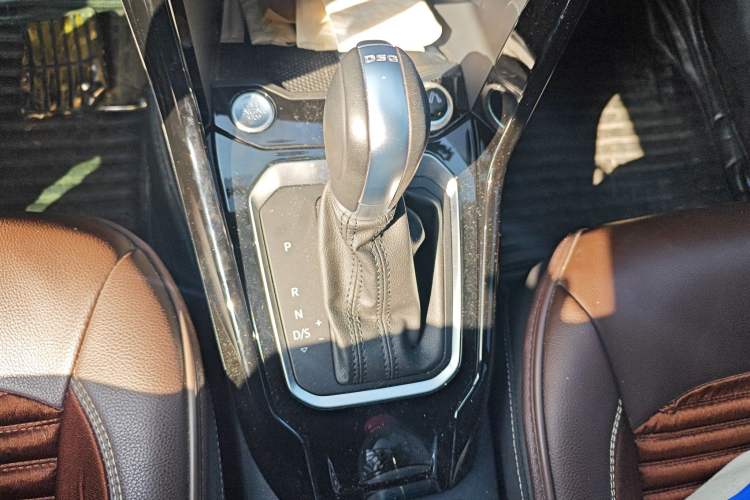 Used Volkswagen T-ROC 2020 280TSI DSG Two-Wheel-Drive Luxury Version Gear Lever