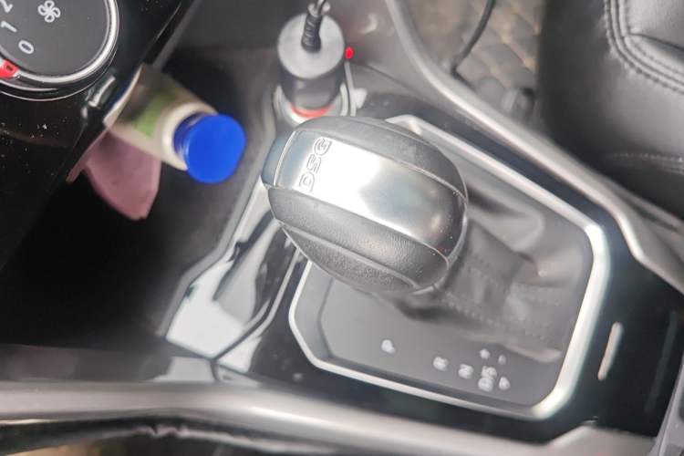Used Volkswagen T-ROC 2020 230TSI DSG Two-Wheel Drive Advanced Version Gear Lever
