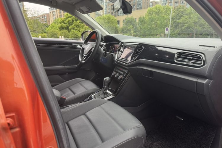 Used Volkswagen T-ROC 2020 280TSI DSG Two-Wheel Drive Comfort Version Interior 1