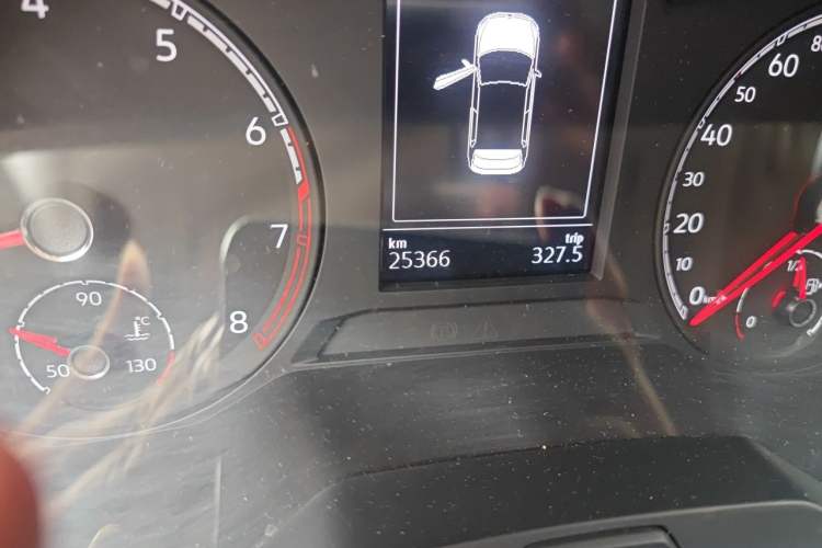 Used Volkswagen T-ROC 2020 230TSI DSG Two-Wheel Drive Advanced Version Odometer Close Up
