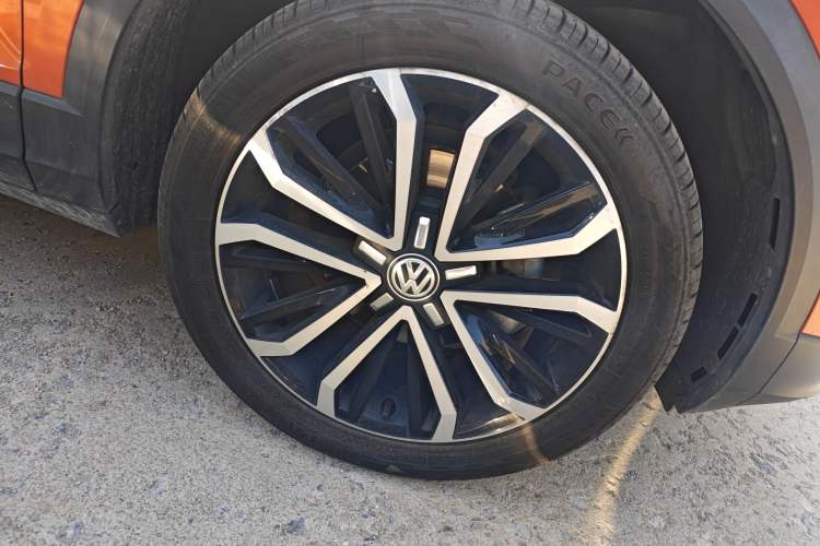 Used Volkswagen T-ROC 2020 280TSI DSG Two-Wheel-Drive Luxury Version Right Front Wheel Hub