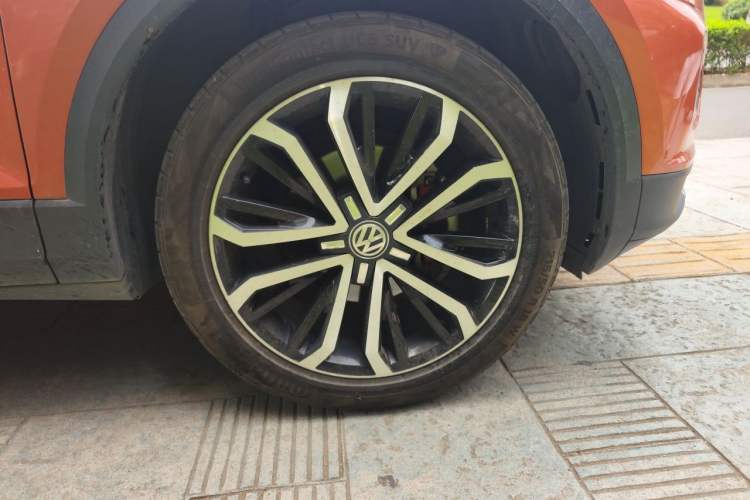 Used Volkswagen T-ROC 2020 280TSI DSG Two-Wheel Drive Comfort Version Right Front Wheel Hub