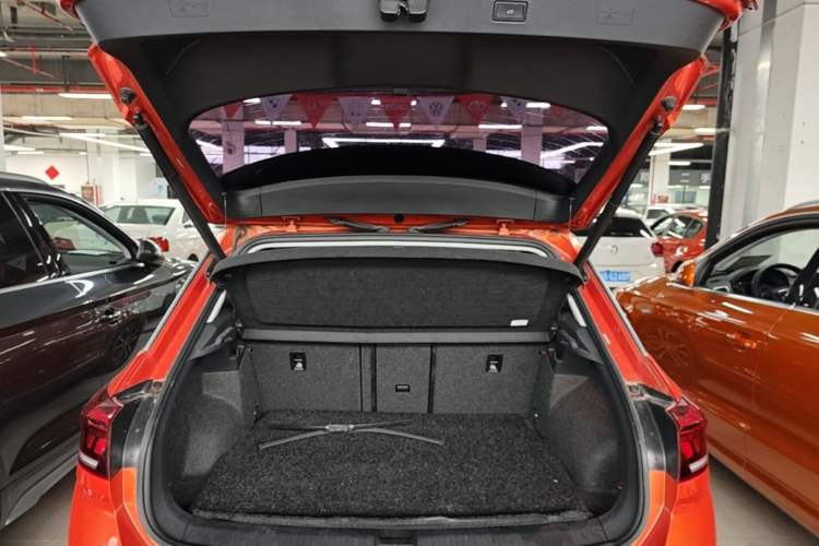 Used Volkswagen T-ROC 2020 280TSI DSG Two-Wheel Drive Comfort Version Trunk