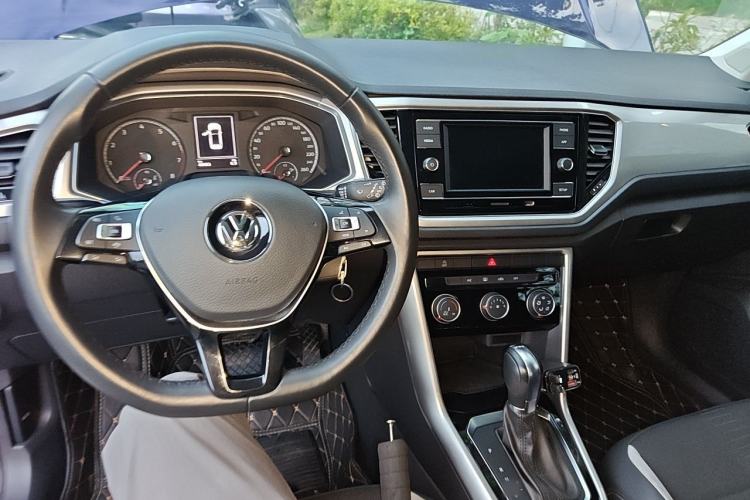 Used Volkswagen T-ROC 2020 230TSI DSG Two-Wheel Drive Advanced Version Center Console