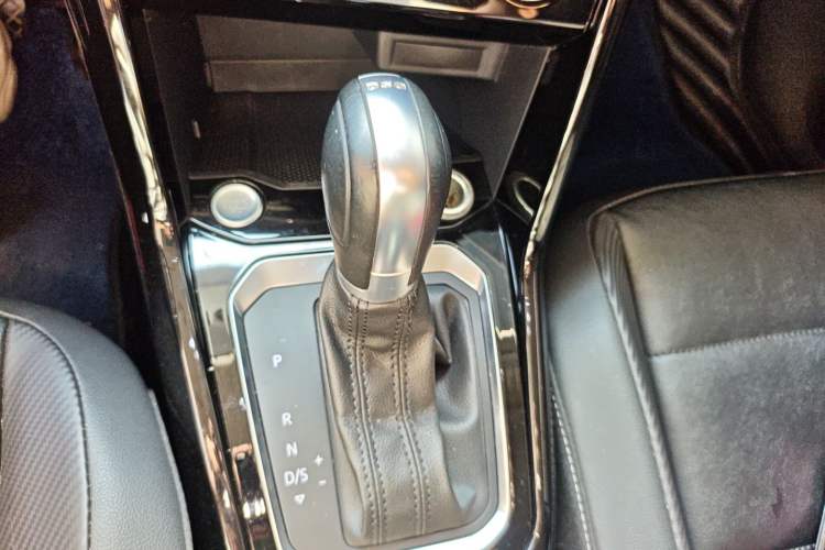 Used Volkswagen T-ROC 2020 280TSI DSG Two-Wheel Drive Comfort Version Gear Lever