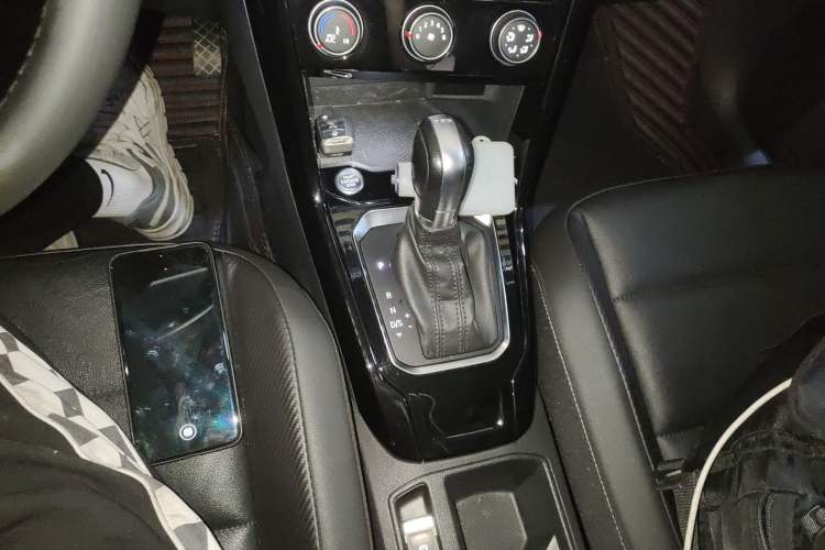 Used Volkswagen T-ROC 2020 280TSI DSG Two-Wheel Drive Comfort Version Gear Lever