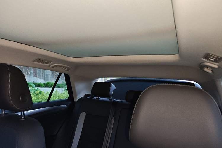 Used Volkswagen T-ROC 2020 230TSI DSG Two-Wheel Drive Advanced Version Headliner