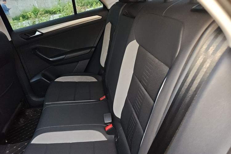 Used Volkswagen T-ROC 2020 230TSI DSG Two-Wheel Drive Advanced Version Left Rear Seat
