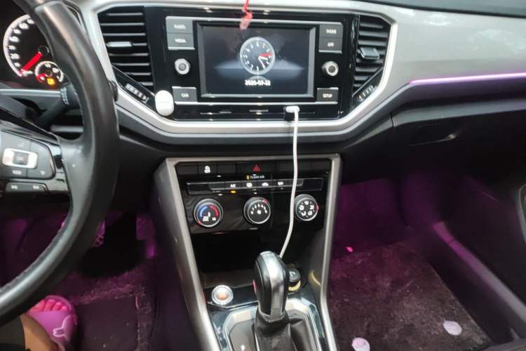 Used Volkswagen T-ROC 2020 230TSI DSG Two-Wheel Drive Advanced Version Audio And AC Panel