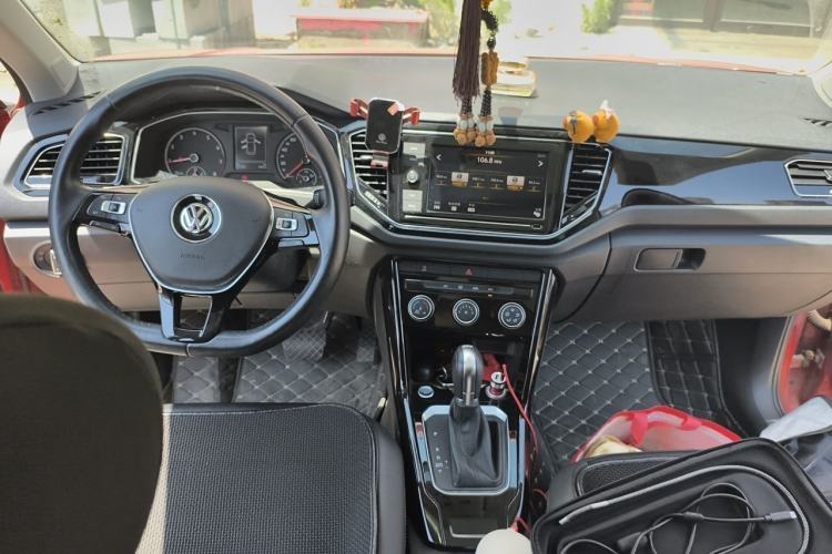 Used Volkswagen T-ROC 2020 280TSI DSG Two-Wheel Drive Comfort Version Center Console