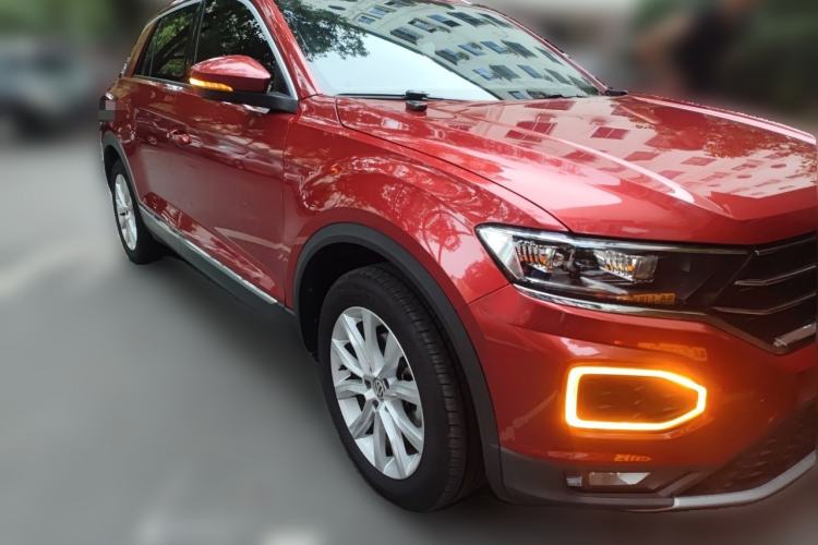 Used Volkswagen T-ROC 2020 230TSI DSG Two-Wheel Drive Advanced Version Front Right 45 Deg