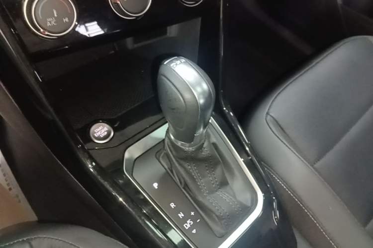 Used Volkswagen T-ROC 2020 280TSI DSG Two-Wheel Drive Comfort Version Gear Lever