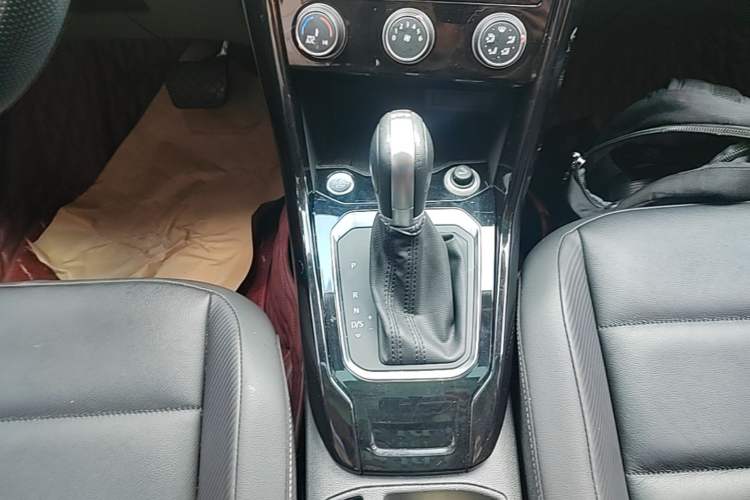 Used Volkswagen T-ROC 2020 280TSI DSG Two-Wheel Drive Comfort Version Gear Lever