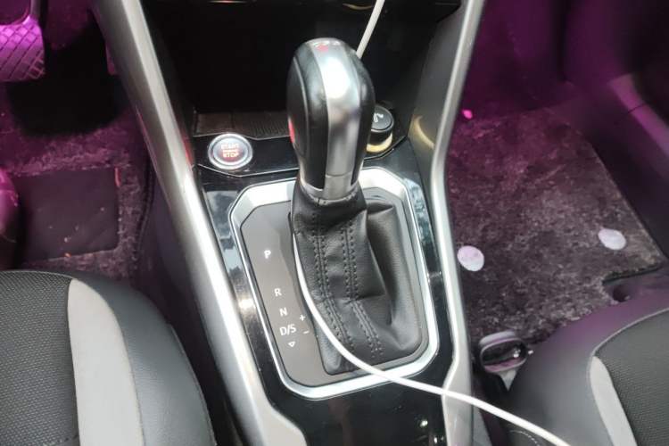Used Volkswagen T-ROC 2020 230TSI DSG Two-Wheel Drive Advanced Version Gear Lever