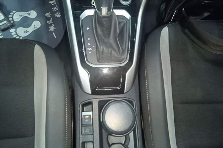 Used Volkswagen T-ROC 2020 230TSI DSG Two-Wheel Drive Advanced Version Gear Lever