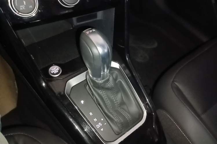 Used Volkswagen T-ROC 2020 280TSI DSG Two-Wheel Drive Comfort Version Gear Lever