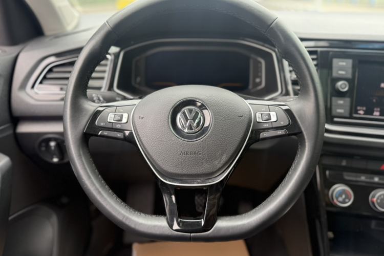 Used Volkswagen T-ROC 2020 280TSI DSG Two-Wheel Drive Comfort Version Interior 3